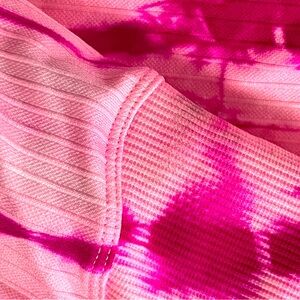 New !!! VS leggings. Pink color tie dye pattern.  Sucks you in. Everyday. Trendy